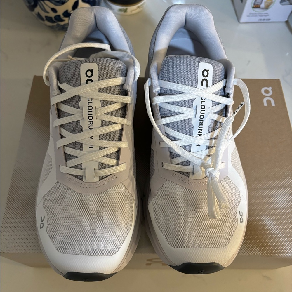 On cloud shoes! Women’s 8, color is white/Frost. Brand new never worn!